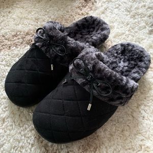 Vionic Black Gray furry slippers